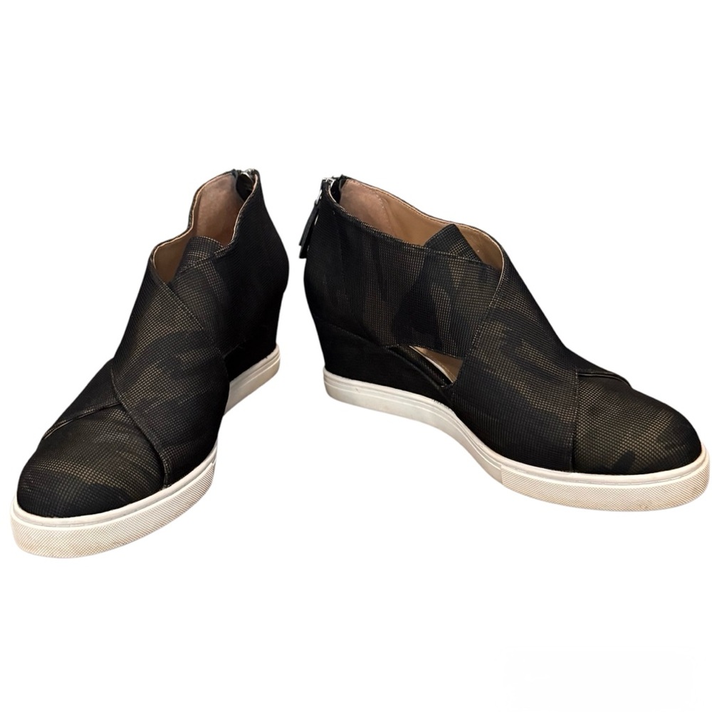 Linea Paolo Faith Wedge Sneaker Camo Print, size 8